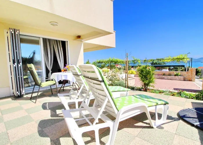 Gusti - With Terrace And Sea View Drače