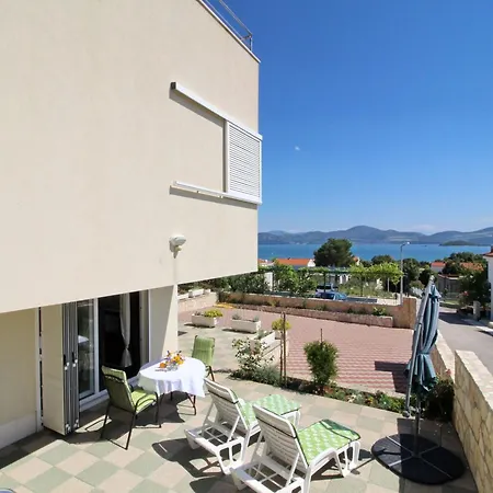 Gusti - With Terrace And Sea View アパート Drače