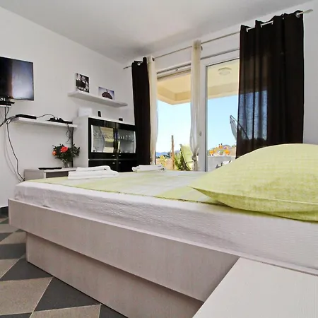 Gusti - With Terrace And Sea View *